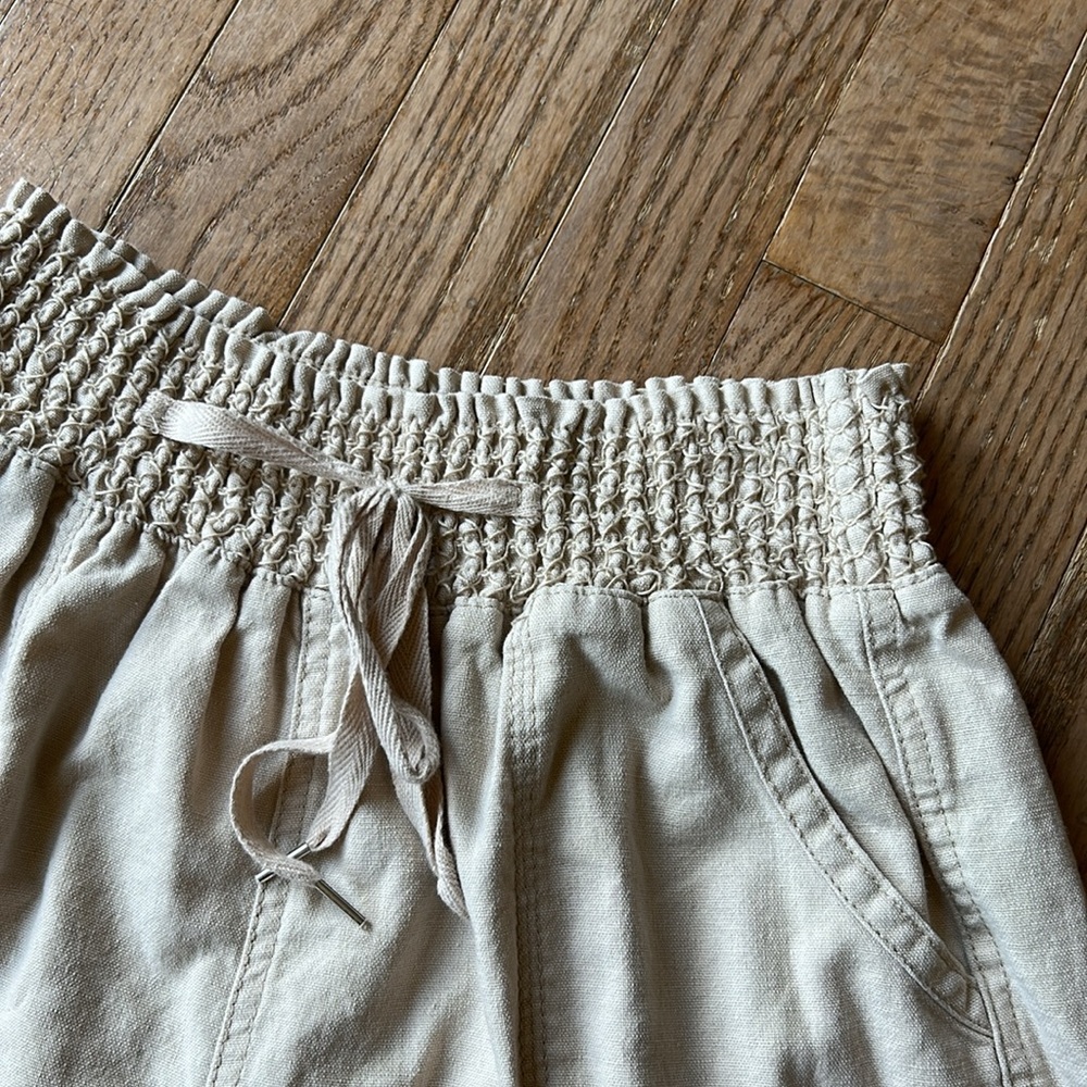 Shorts size small - Picture 2 of 7